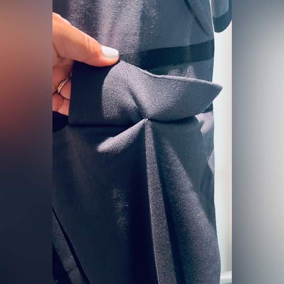 Ming Wang Gray and Gray knee length elegant medium dress 22” pit & 37” length - Picture 7 of 9